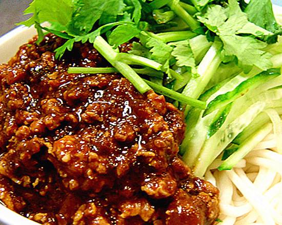 Noodle w/Minced Pork & Bean Paste (炸酱面)